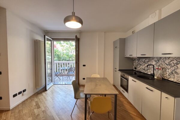 BILOCALE CON TERRAZZO VALVASSORI PERONI